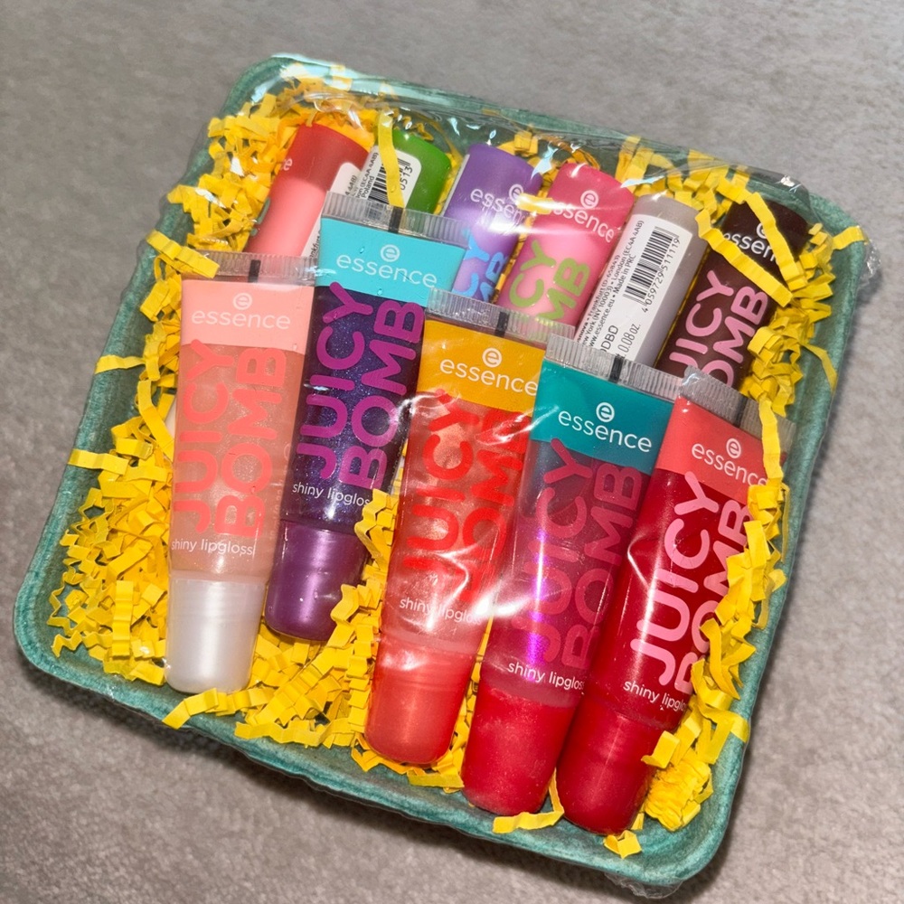 New! Essence Juicy lip Bomb bundle